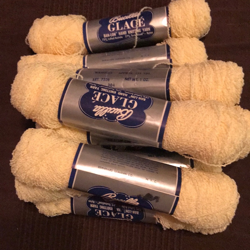 Vintage yellow bucilla yarn - 10 skeins